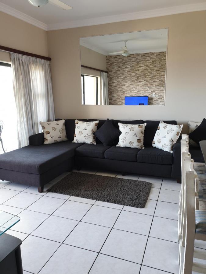 Topanga Holiday Home Pantai Uvongo Bagian luar foto