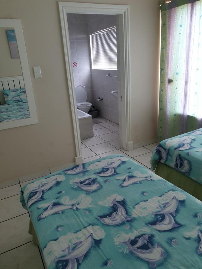 Topanga Holiday Home Pantai Uvongo Bagian luar foto