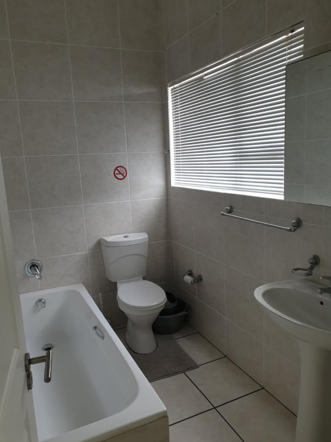 Topanga Holiday Home Pantai Uvongo Bagian luar foto